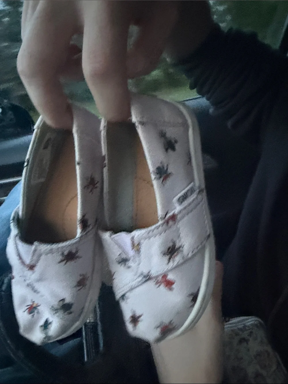 Toms Kids Slip-On Moccasins in Light beige with Bug Print SIZE 7